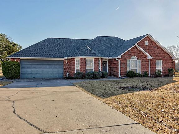 3rd image of 105 Teal Dr
