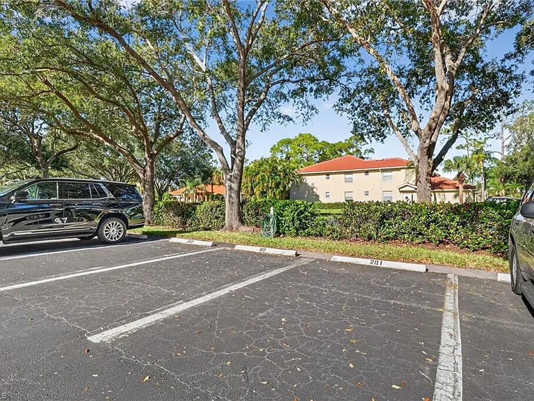 209 Robin Hood Cir #201 — Photo 16