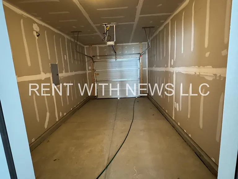 243 Paramount Dr — Photo 20
