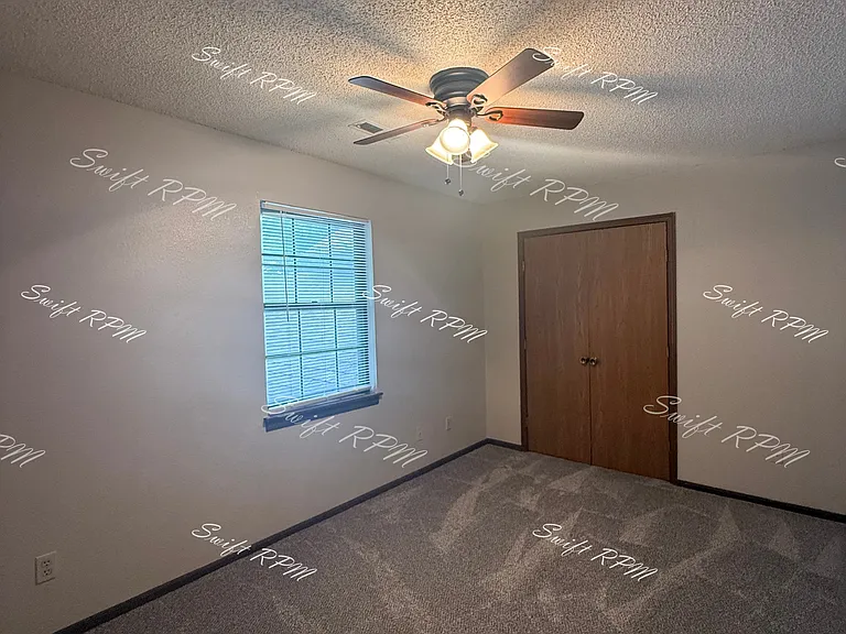 529 NE Churchill St #2-1 — Photo 8