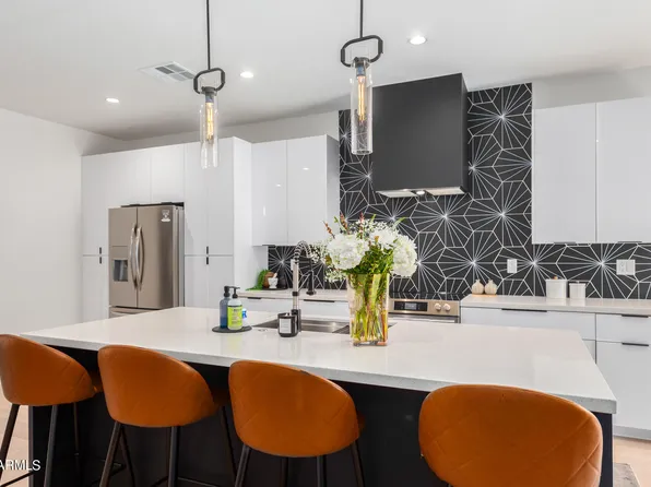 2820 N 28TH Place, Phoenix, AZ 85008