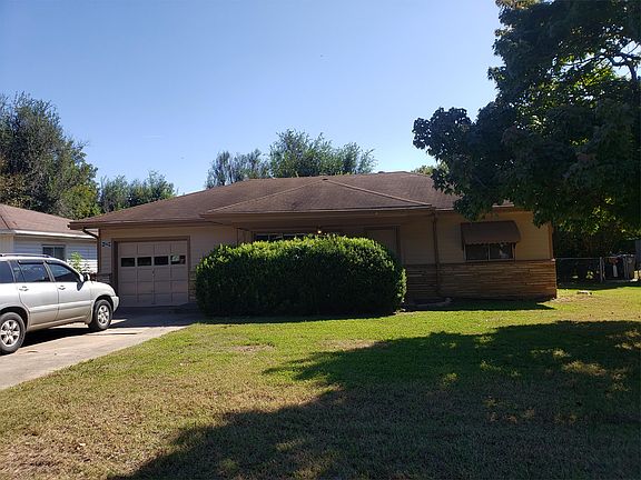 2nd image of 1367 N 77th Ave E