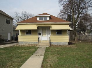 1018 W Main St, St Charles, IL 60174