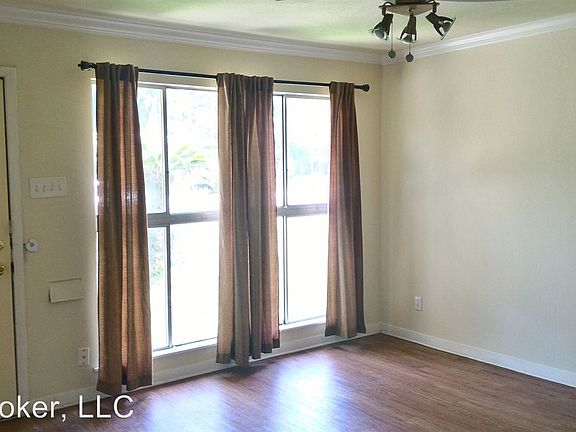2nd image of 906 Nevada St