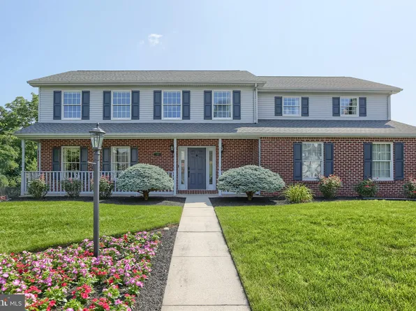 581 James Dr, Harrisburg, PA 17112