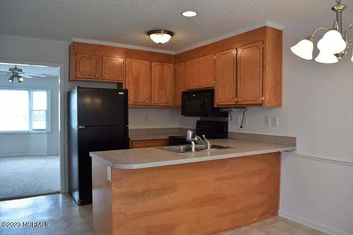 2 bed, 1.5 bath, $925 — Photo 3