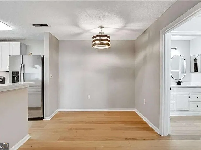 214 Granville Ct — Photo 4