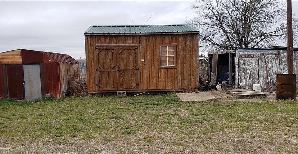2nd image of 3309 Meadow View Dr