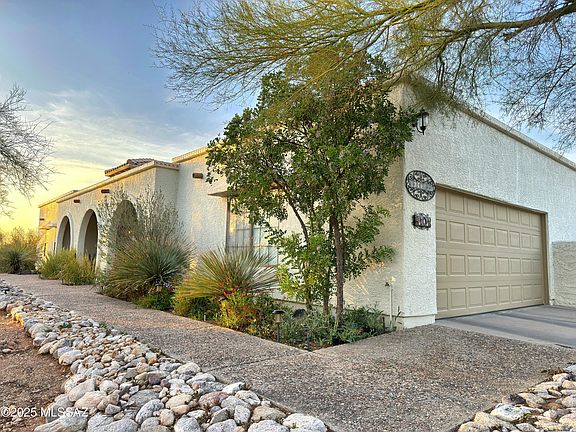 2nd image of 6101 N Panorama Pl