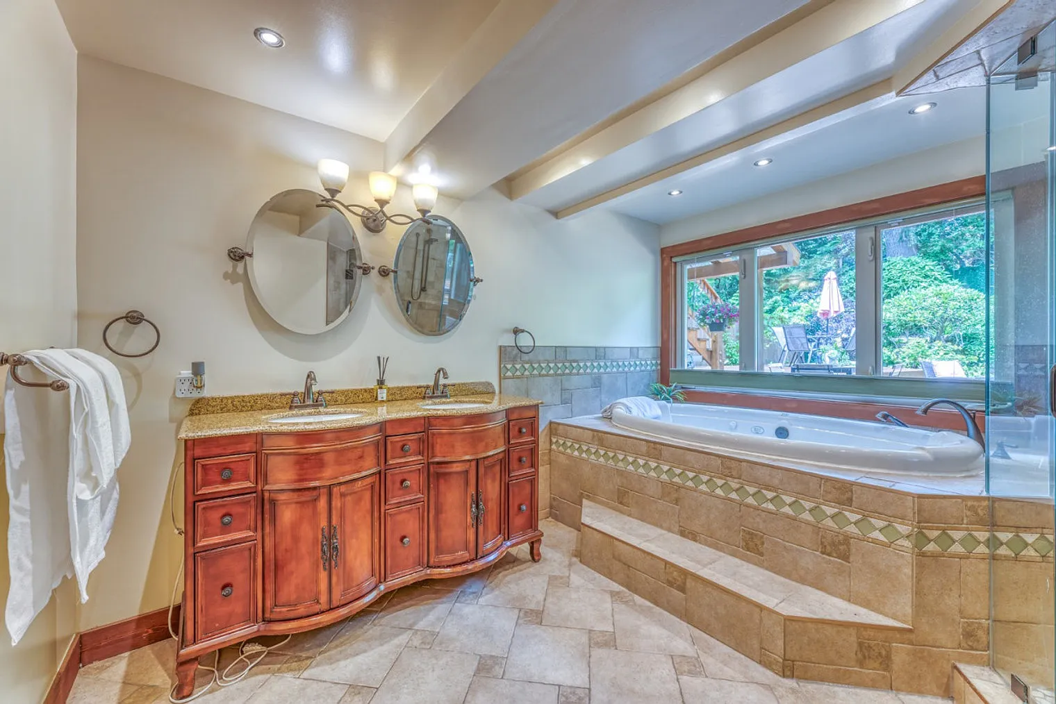 4 bed, 2.0 bath, 2497 sqft, $11,938 — Photo 3