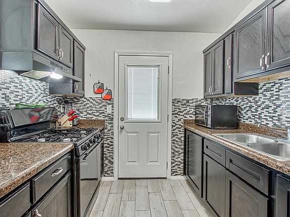 5th image of 14305 Narciso Dr