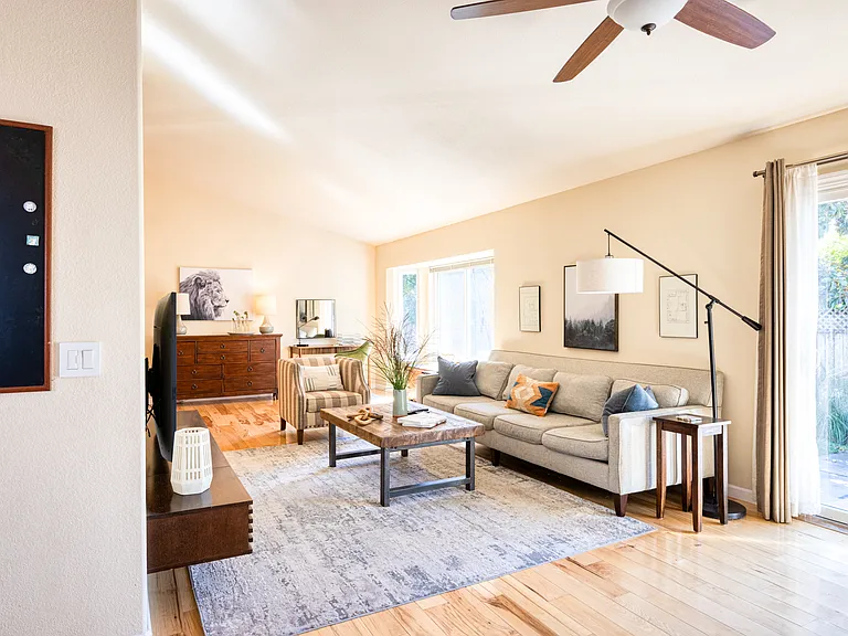 2310 S Hampton Cir — Photo 11