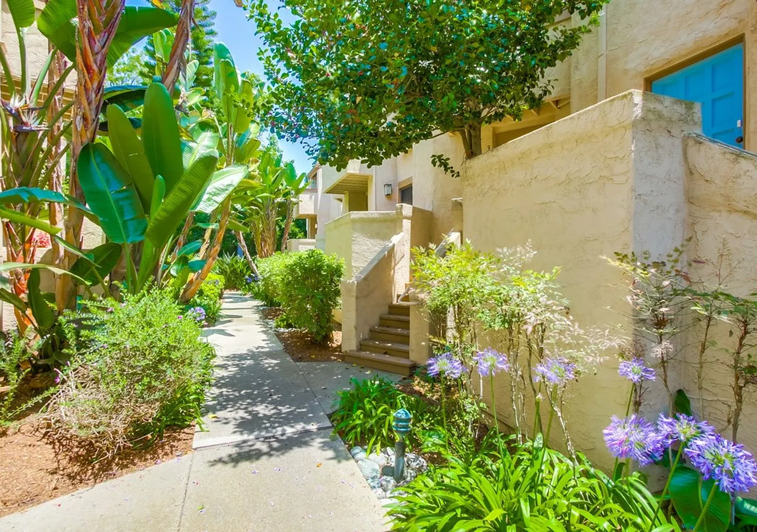 Spacious La Jolla Townhome in Desirable Woodlands South Community — Photo 1
