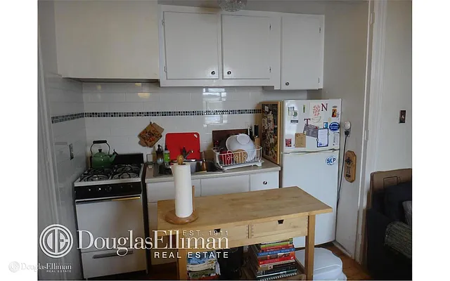 Rented by Douglas Elliman | media 15