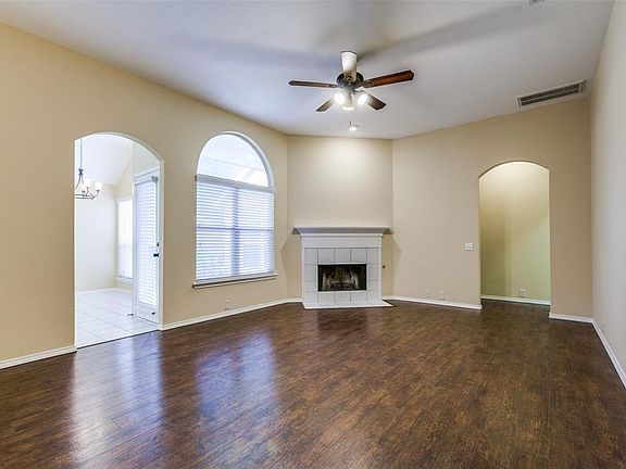 4th image of 1102 Woodway Dr