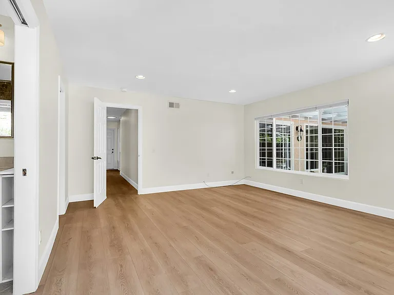 6246 Decanture St — Photo 20