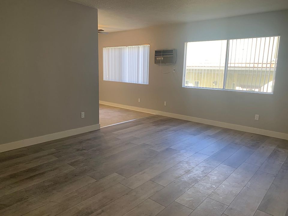 1st image of 6440 Woodley Ave #1