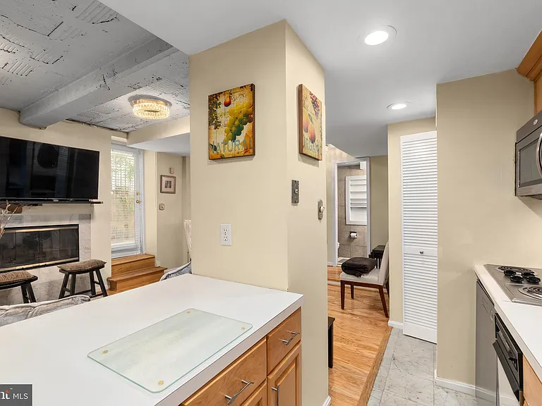 2145 California St NW #102 — Photo 13
