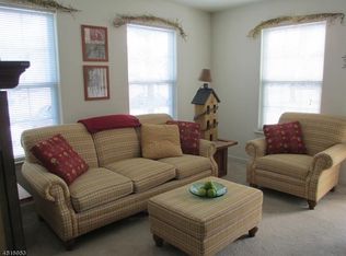 201 Austin Cir, Stewartsville, NJ 08886