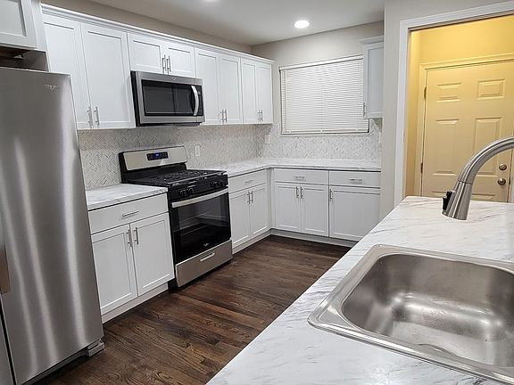 4th image of 23851 Seneca Ave