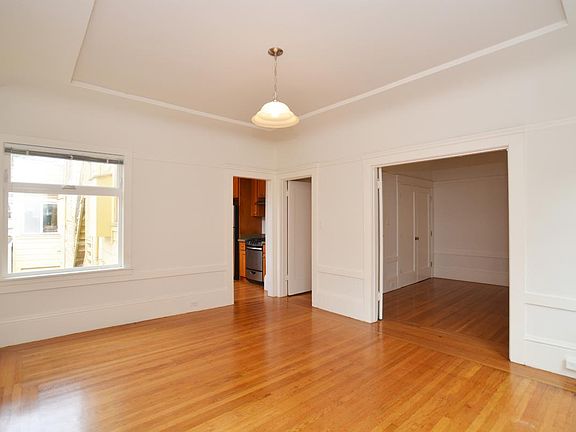 4th image of 445 Ashbury St #8