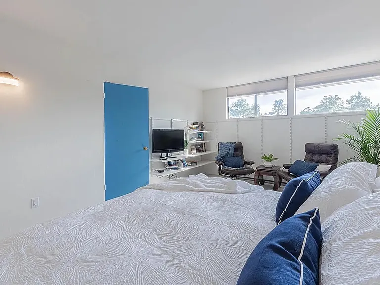 High Meadow Dr — Photo 18