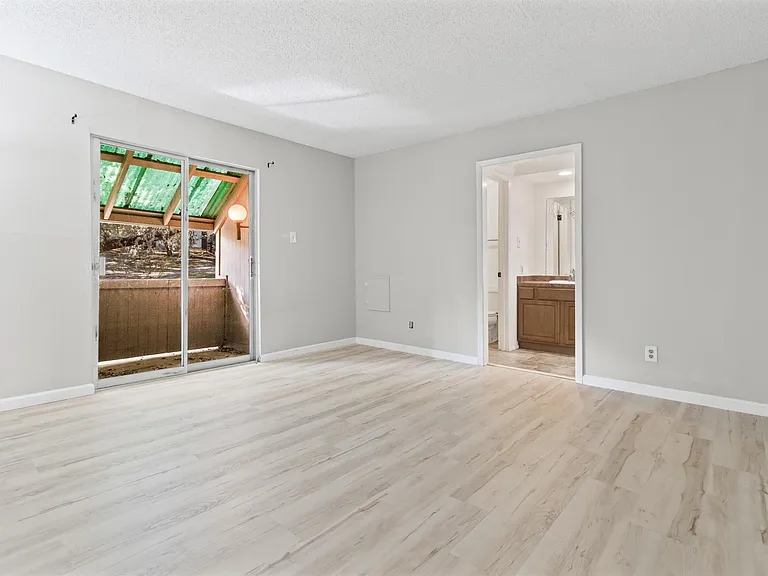 24 Marina Cir — Photo 8