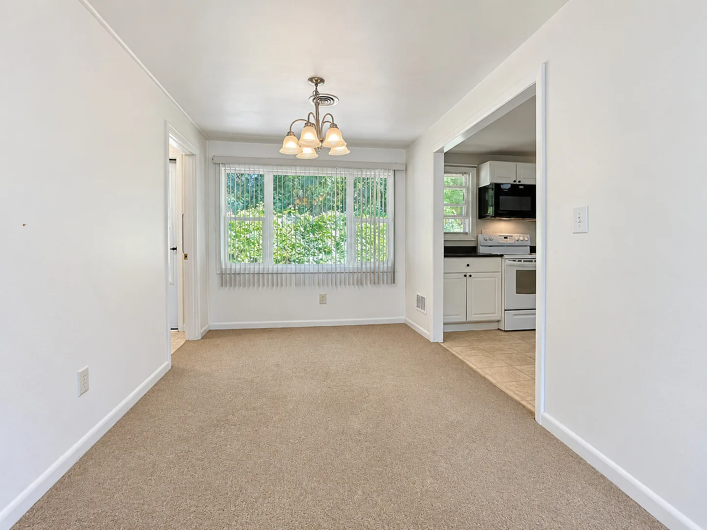 16 Sandra Dr — Photo 4