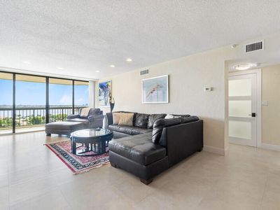 1900 Consulate Place #1002, West Palm Beach, FL, 33401