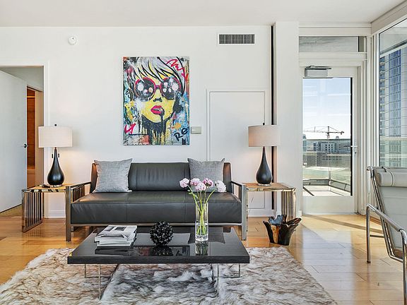 3rd image of 425 1st St Unit 2107