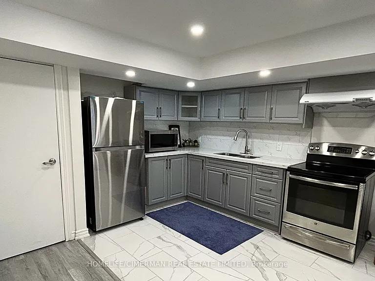 133 Sharavogue Ave #B — Photo 6