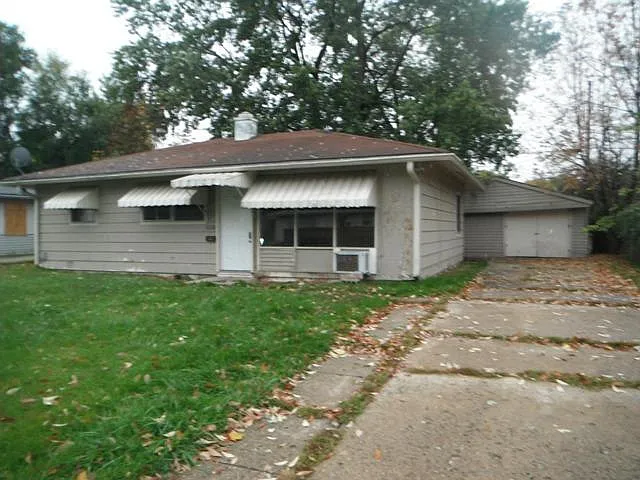 3130 Thayer St photo 1