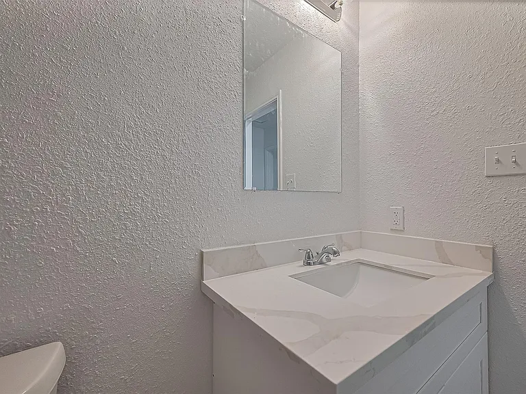 6219 Canada Dr — Photo 35