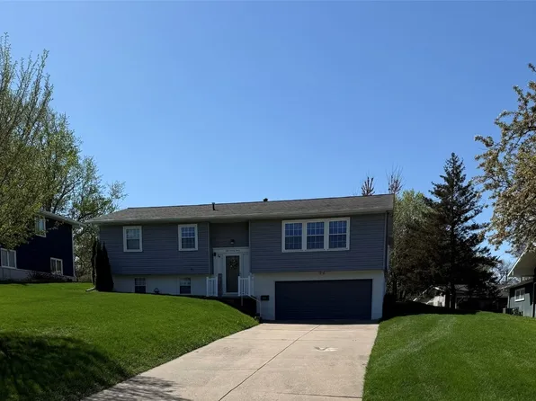 122 Scenic Dr, Vinton, IA 52349