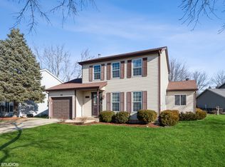 19 Fallstone Dr, Streamwood, IL 60107