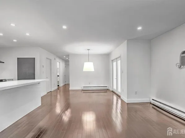 35 Amberly Dr Unit G, Manalapan, NJ 07726