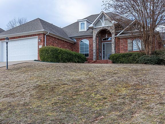 5th image of 2215 Parkridge Dr