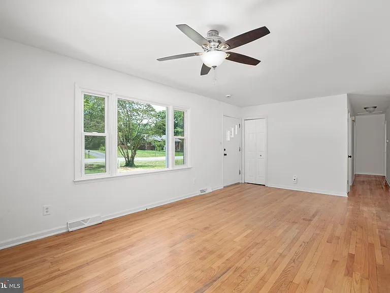 803 Grafton St — Photo 6