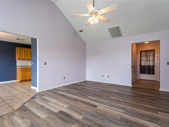 5th image of 904 Saint James Ct