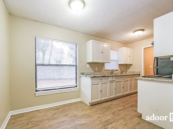 4th image of 2205 Mitch Ct E