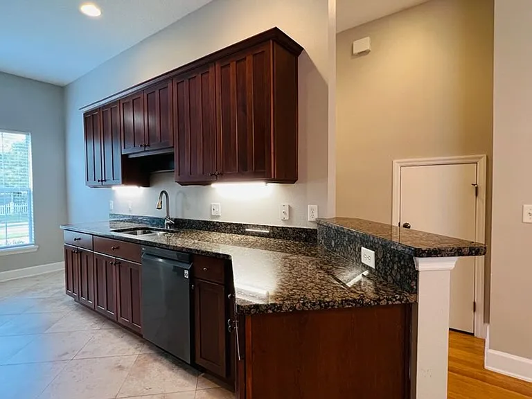 332 E Kaley St — Photo 8
