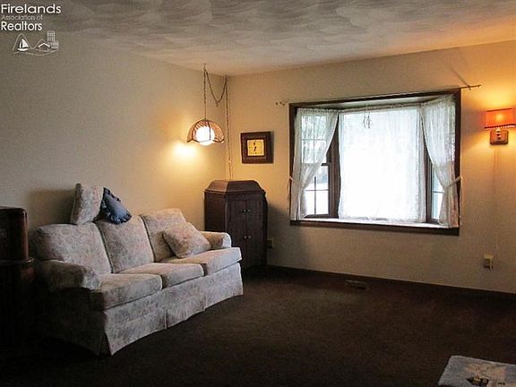 3rd image of 74 Morningside Dr