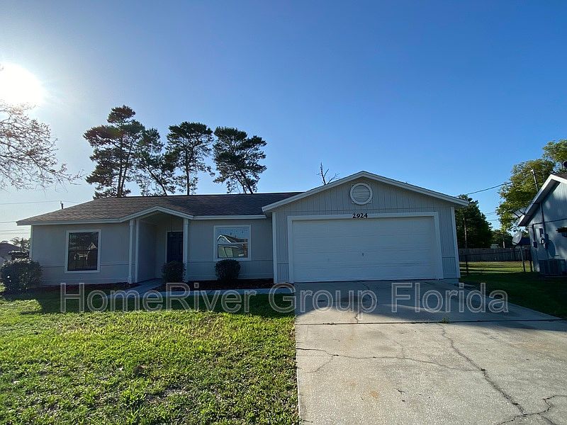 1st image of 2924 W Huron Dr