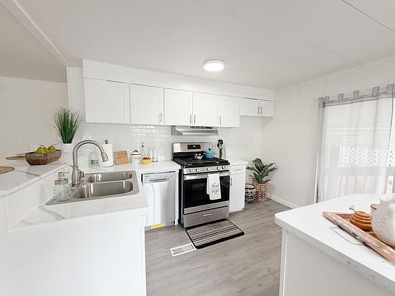 5th image of 3901 Lake Rd #127
