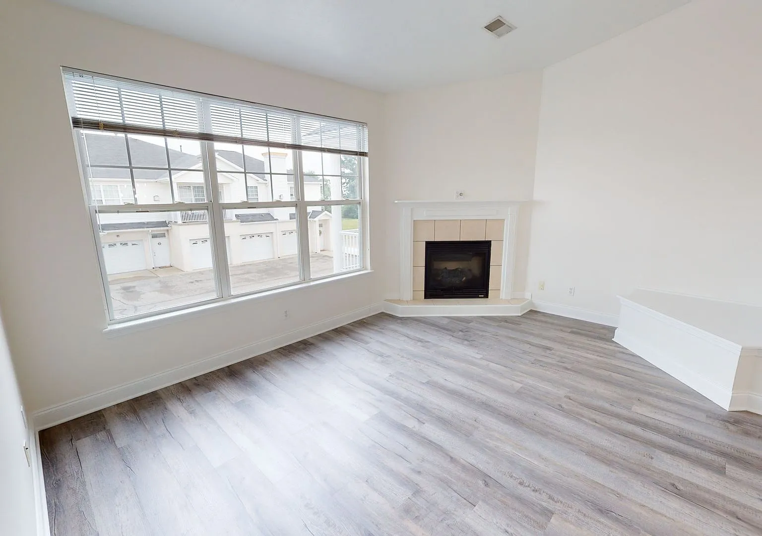 1 Bed 1 Bath Condo for Rent — Photo 4