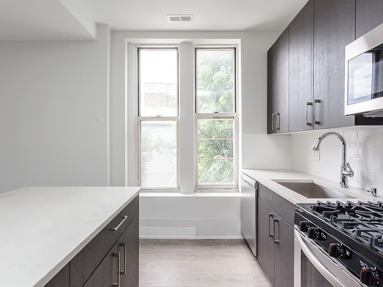 818 W 18th St #4F — Photo 4
