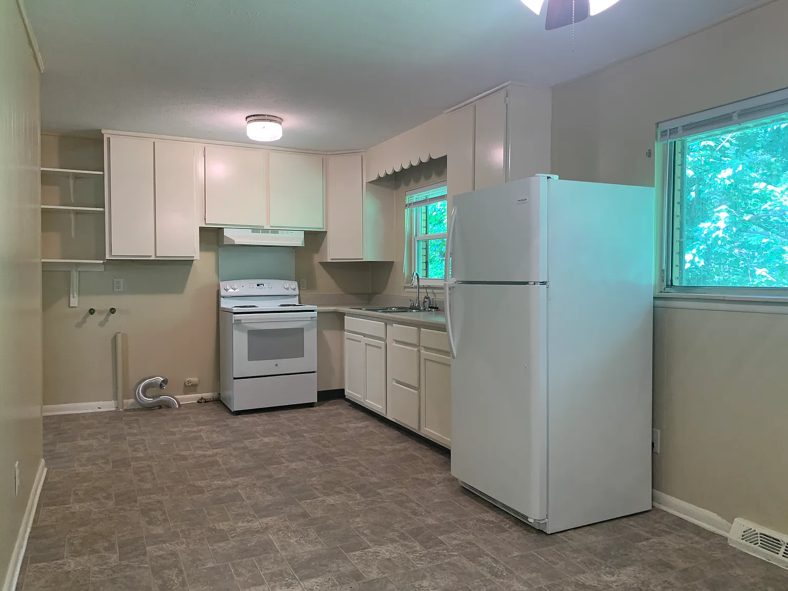 3 bed, 1.5 bath, $1,700 — Photo 3