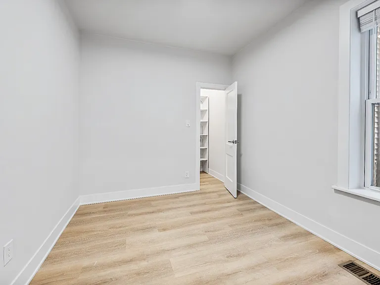 2046 N California Ave #2R — Photo 10