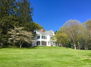 925 Old Quaker Hill Rd, Pawling, NY 12564