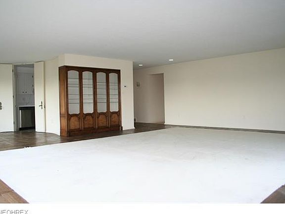 5th image of 6000 Nob Hill Dr Unit F402
